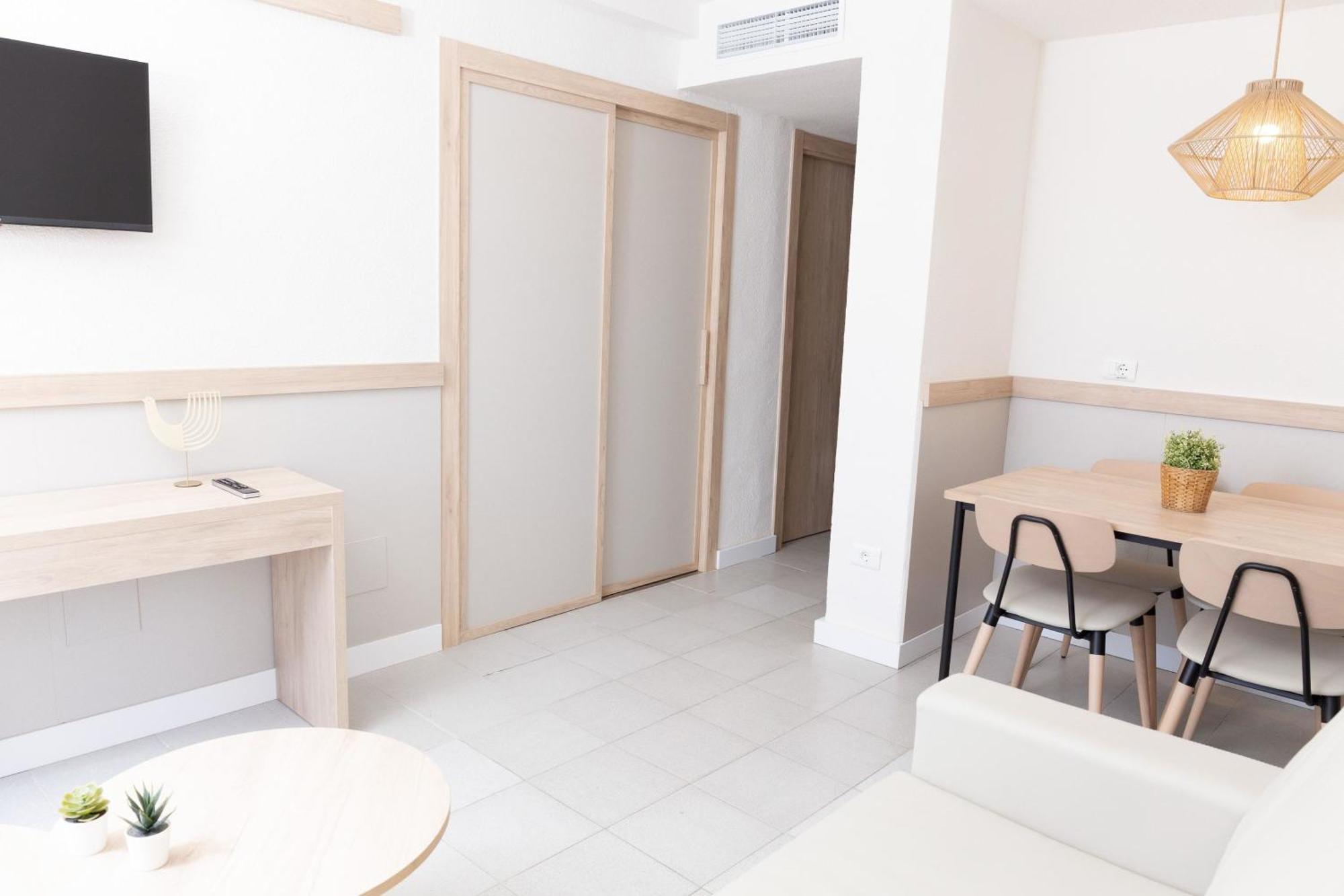 Dynastic Rooms Apartments Benidorm Bagian luar foto