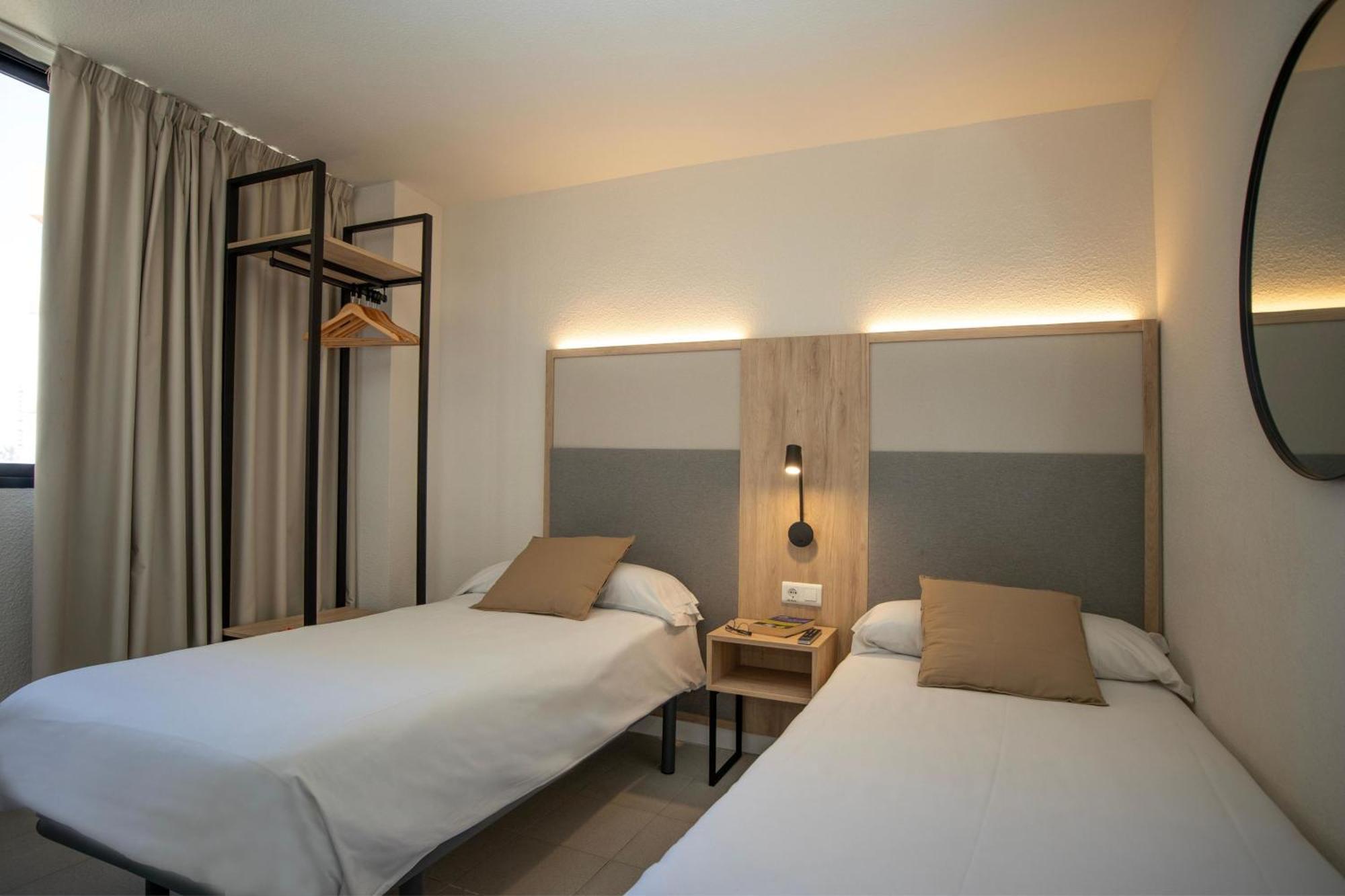 Dynastic Rooms Apartments Benidorm Bagian luar foto
